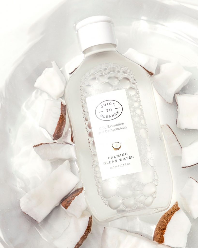 Calming Clean Water Juice to Cleanse lista de superalimentos: agua micelar coreana con coco